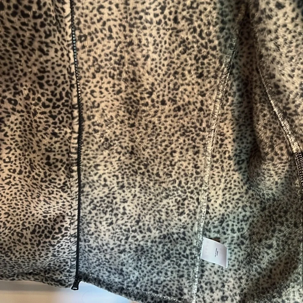 Land’s End Gray and Black Animal Print Zip Up Jacket Size M